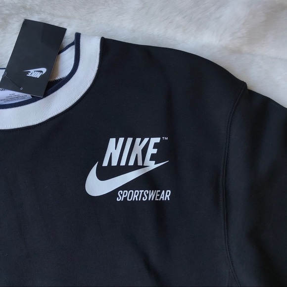 Nike Sportwear Reversible Crew - Picture 6 of 6